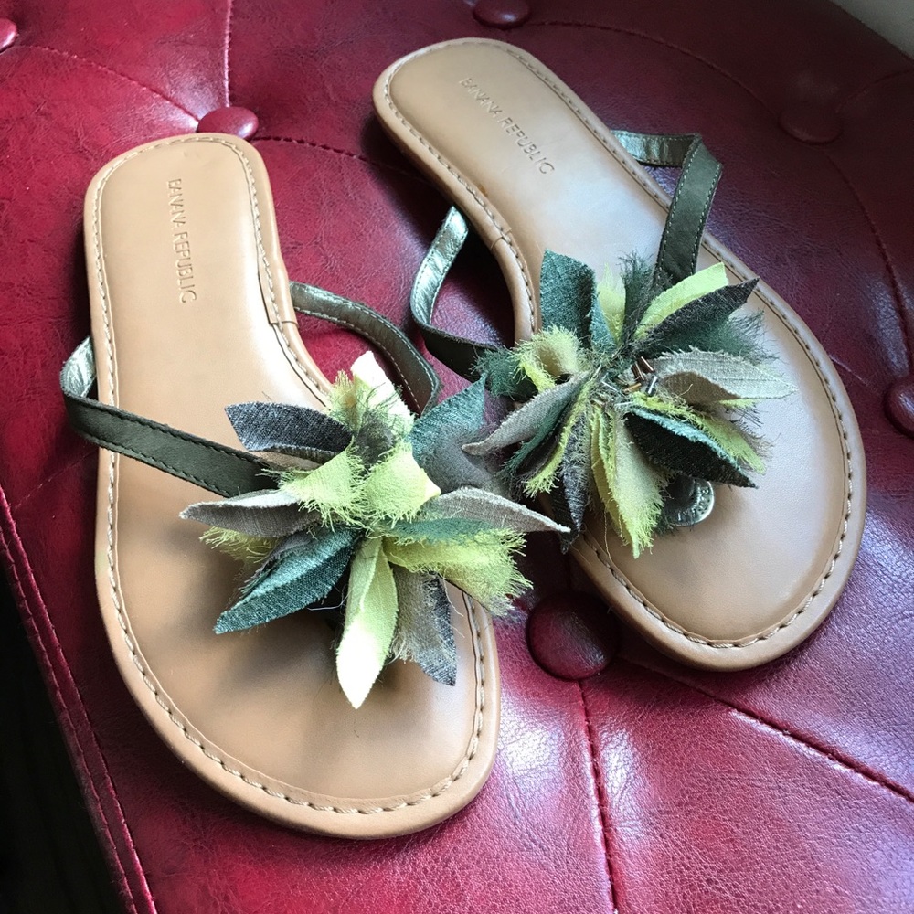 Banana Republic Green flower flip flops